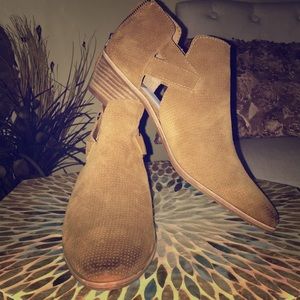 NWOT Dolce Vita Perforated Booties